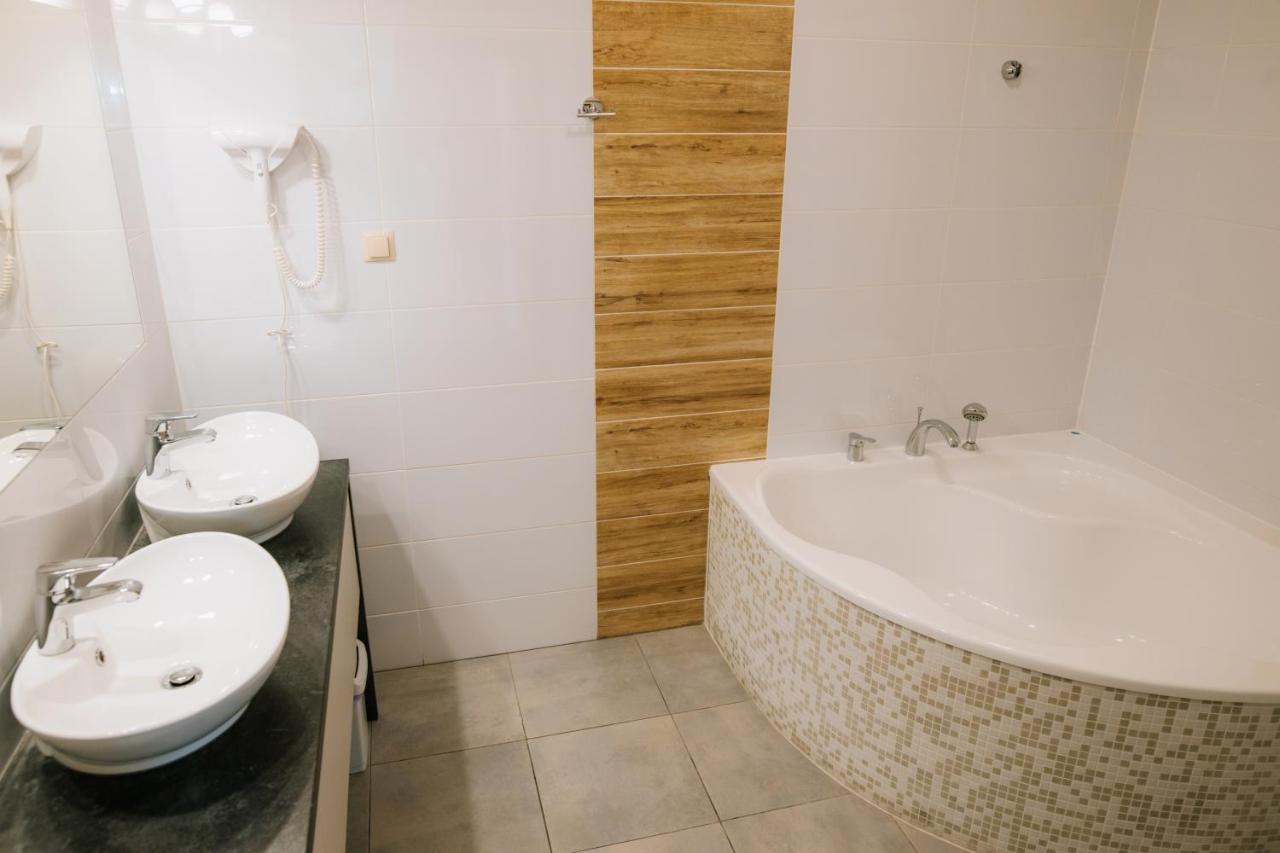 Kasztelan Hotel Krosno Luaran gambar