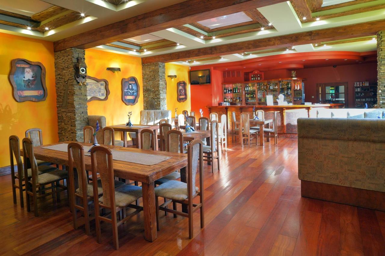 Kasztelan Hotel Krosno Luaran gambar